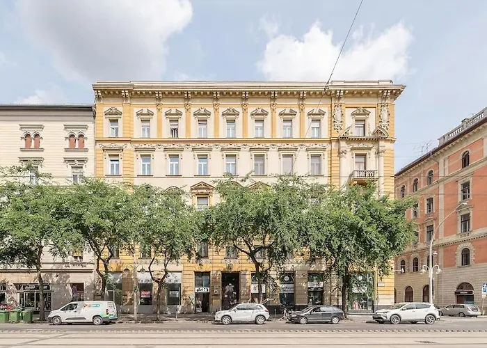 Deluxe Central Budapest Retreat - Free Parking