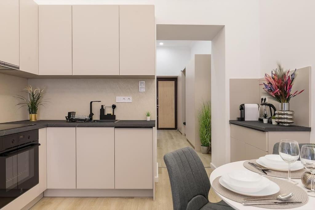 Deluxe Retreat - Free Parking Apartmán