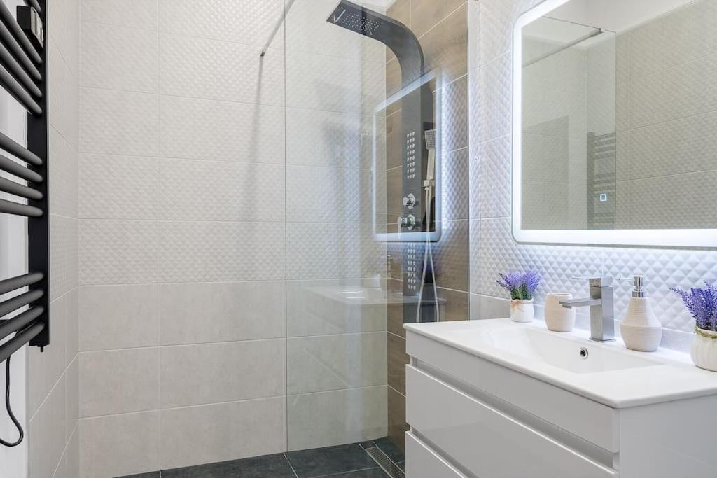 Deluxe Retreat - Free Parking Apartmán